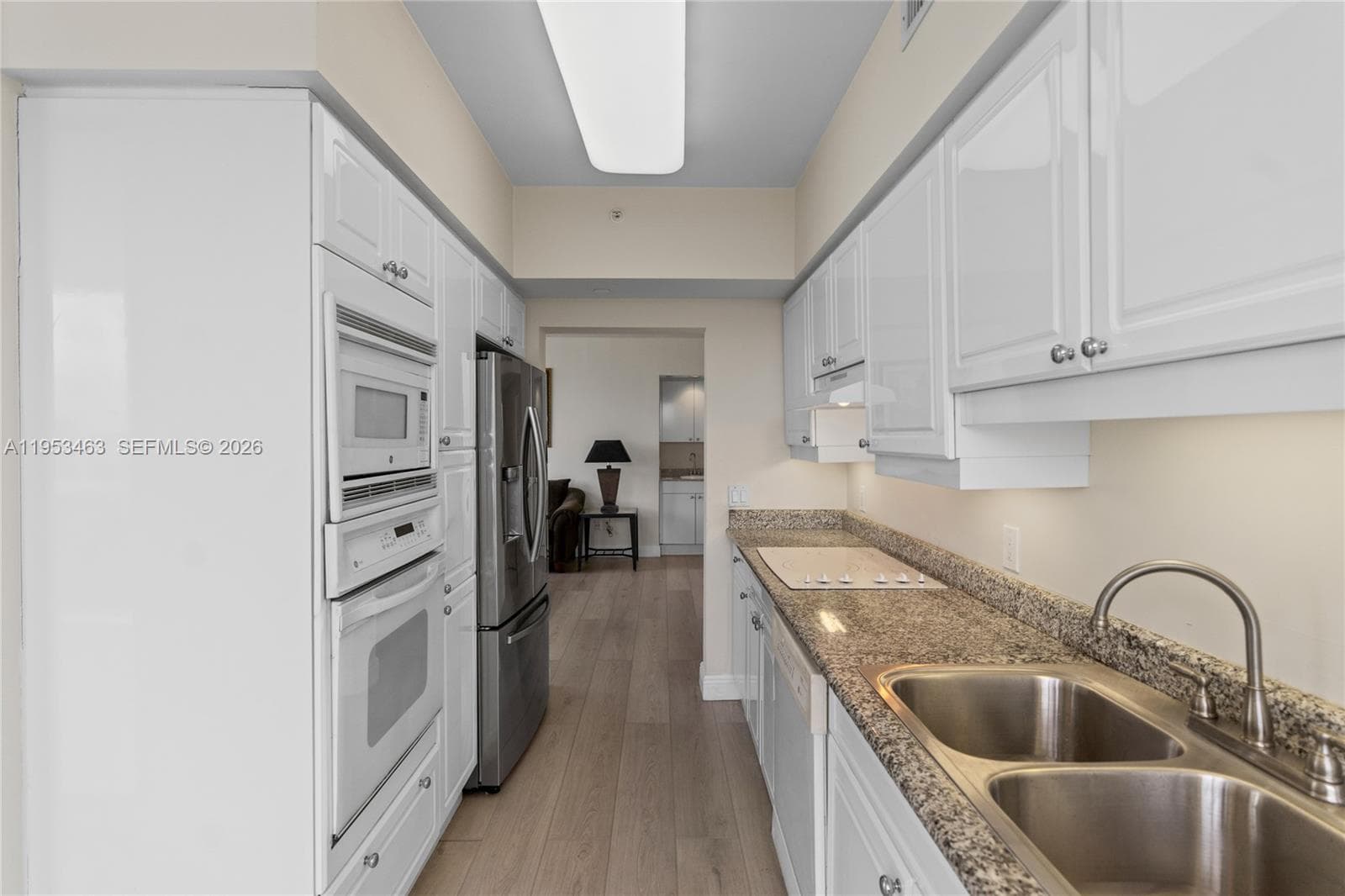 4775 Collins Ave 507 photo 19