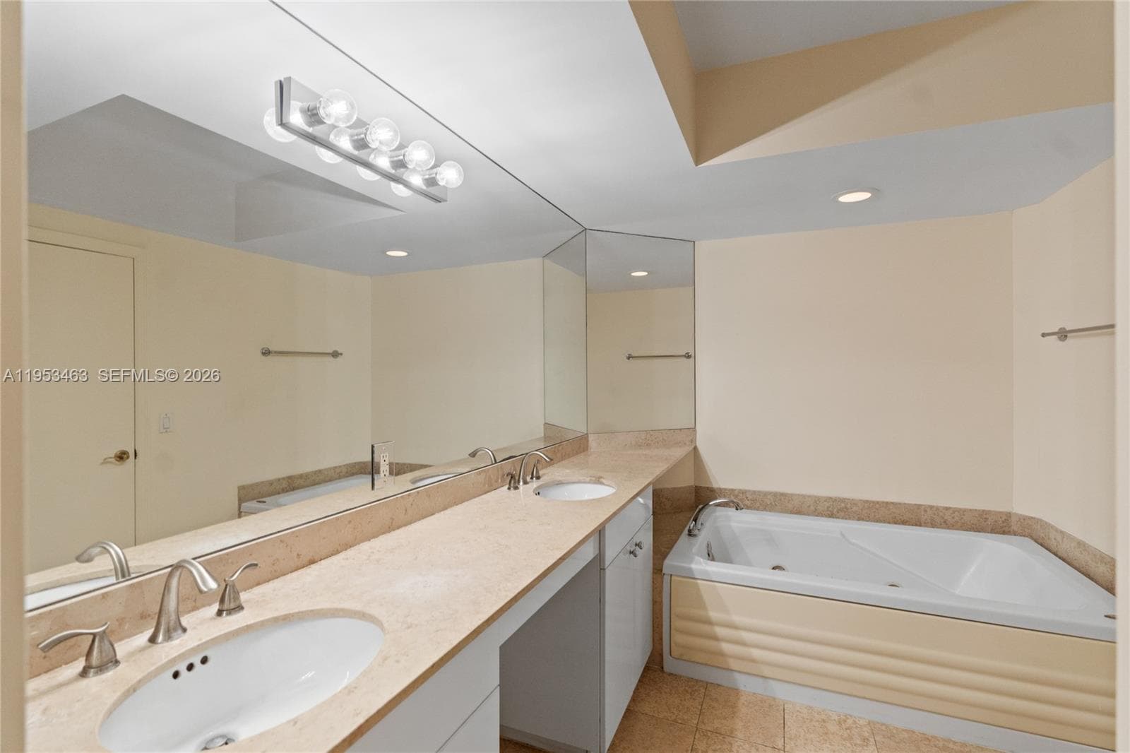 4775 Collins Ave 507 photo 25