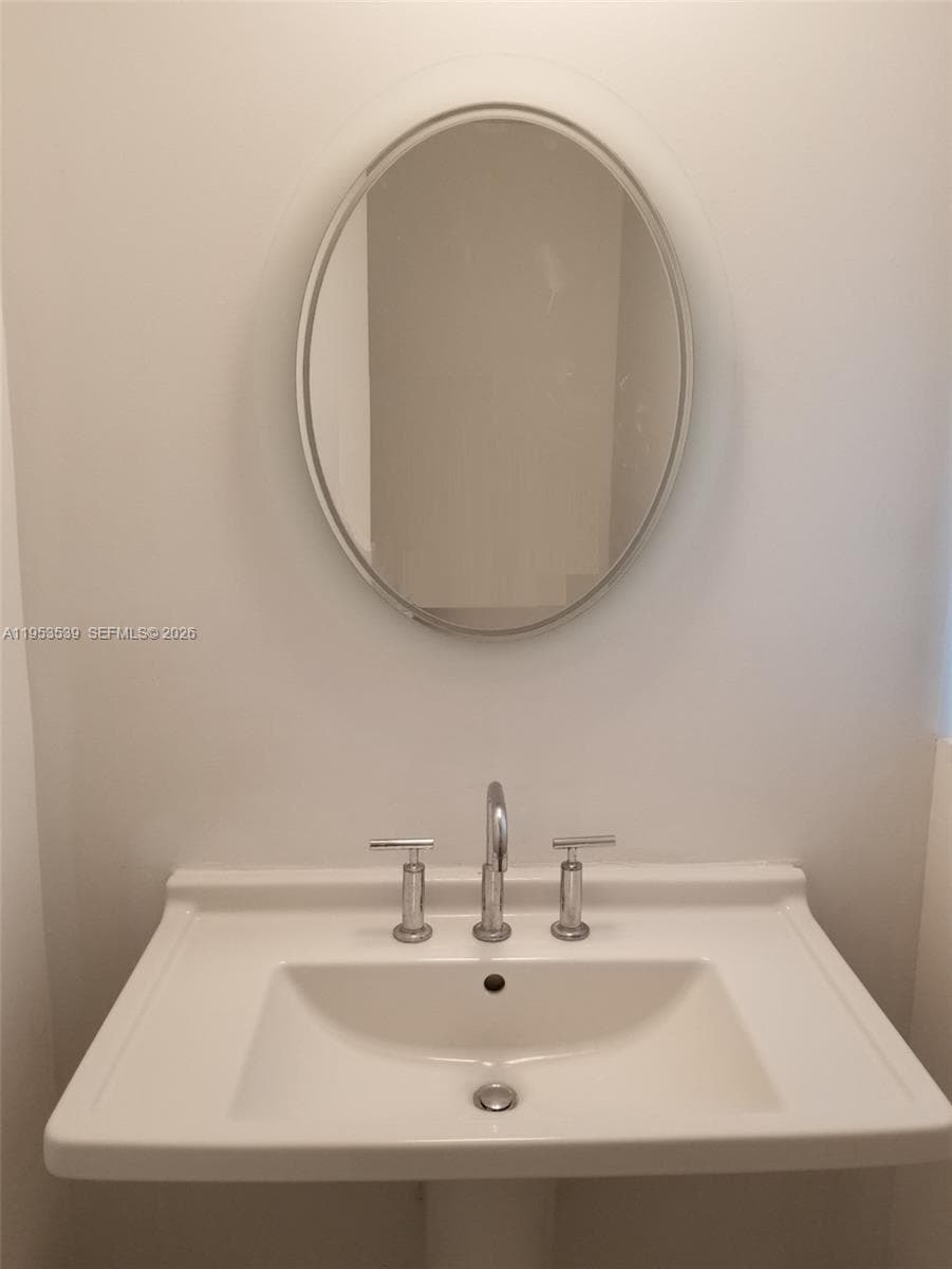 6580 Indian Creek Dr 201 photo 14