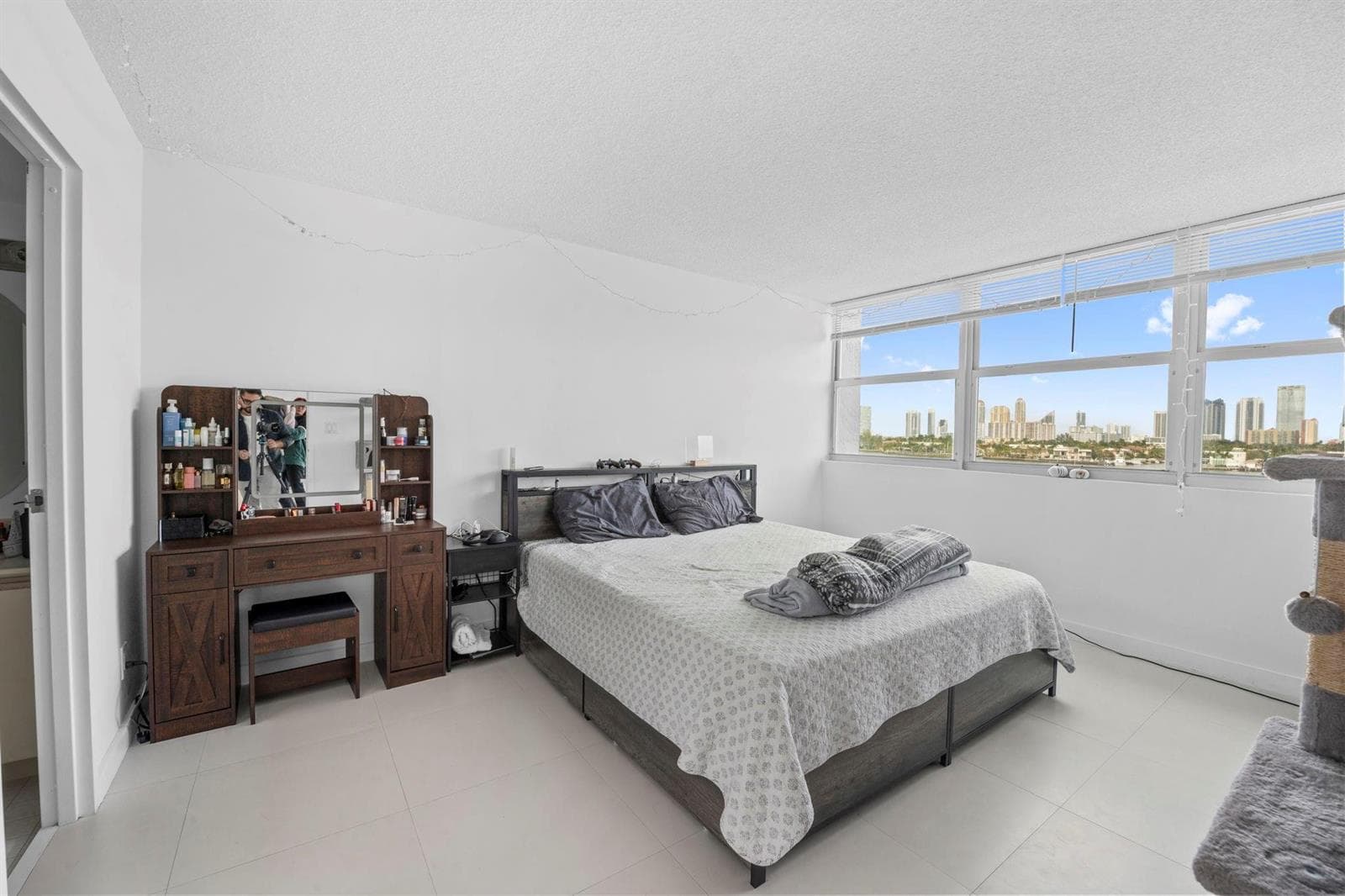 16558 NE 26th Avenue #6c 4