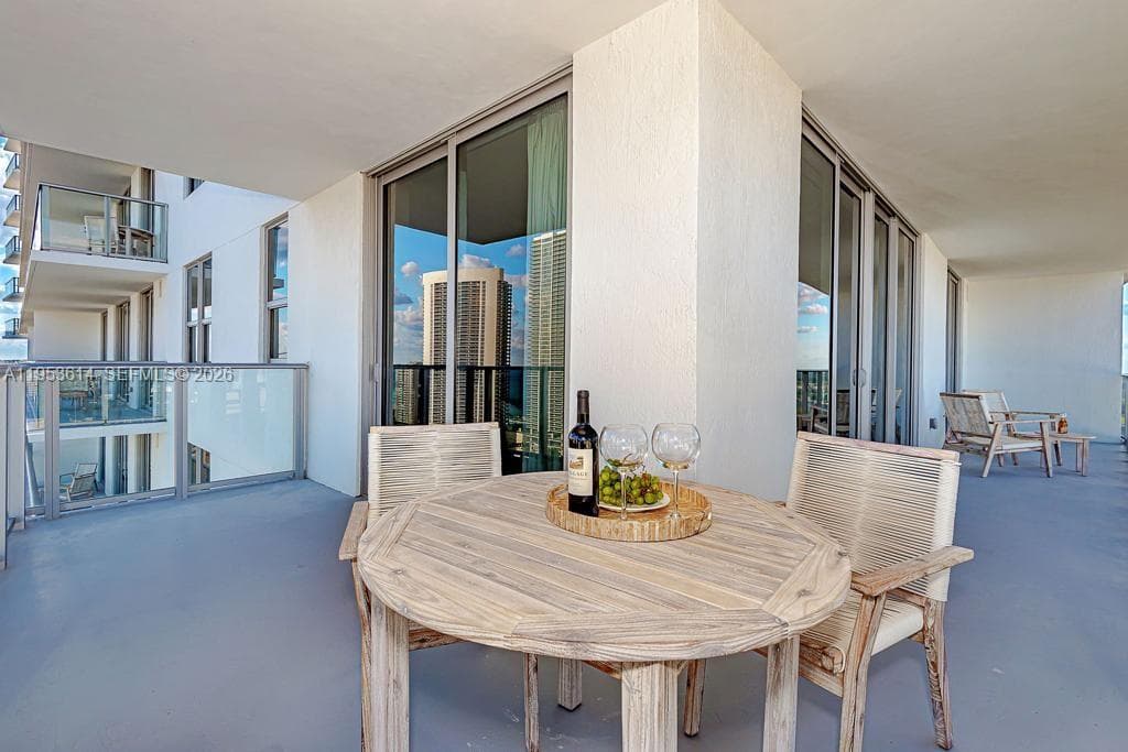 4010 Ocean Dr R2701 photo 23