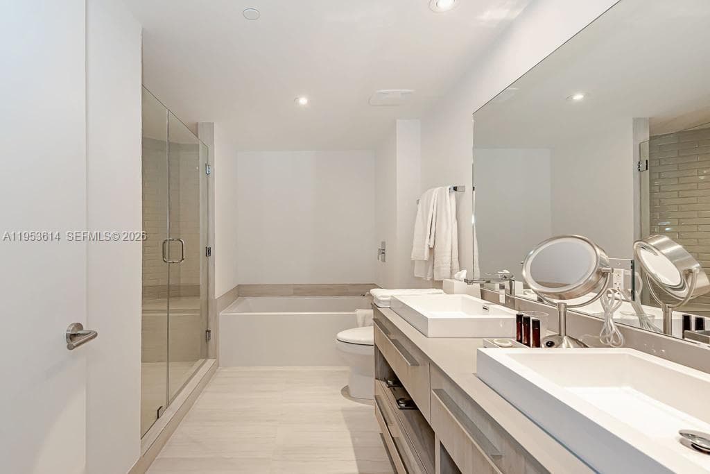 4010 Ocean Dr R2701 photo 13