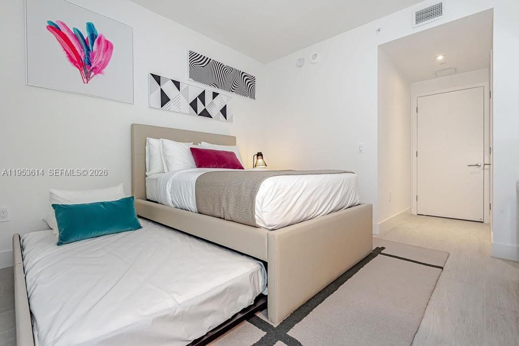 4010 Ocean Dr R2701 photo 16