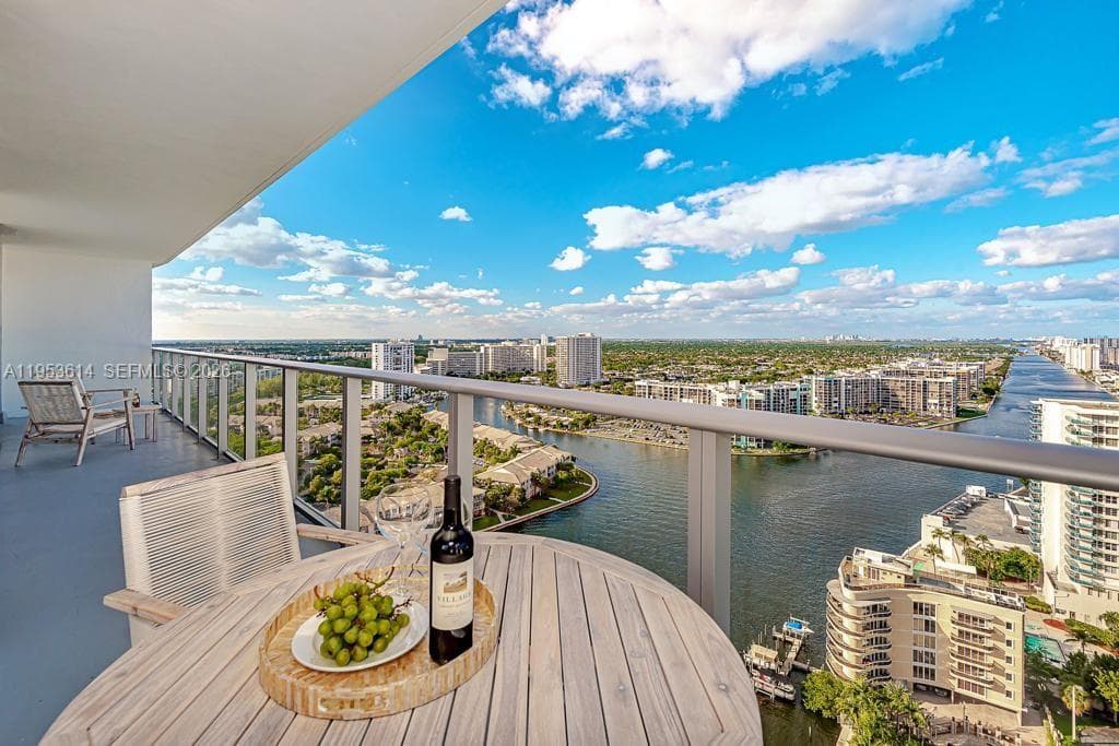 4010 Ocean Dr R2701 photo 22