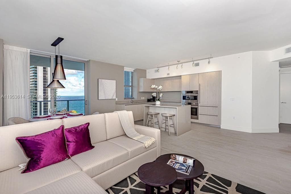 4010 Ocean Dr 4