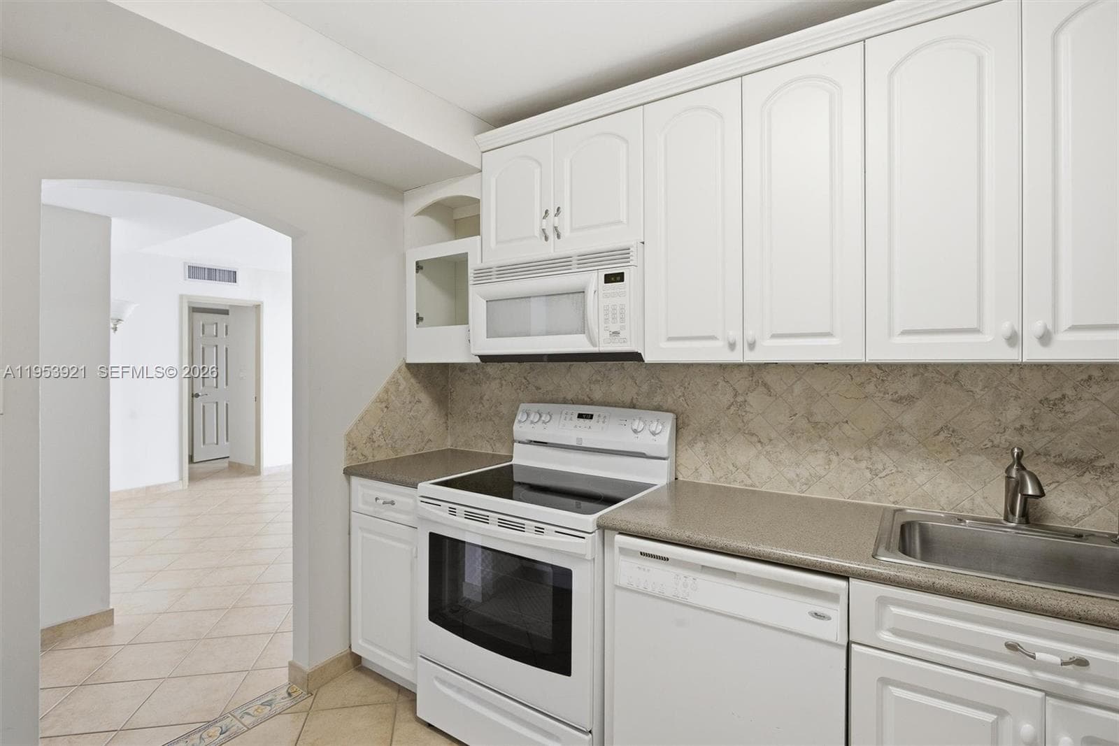 3731 N Country Club Dr 1421 photo 8
