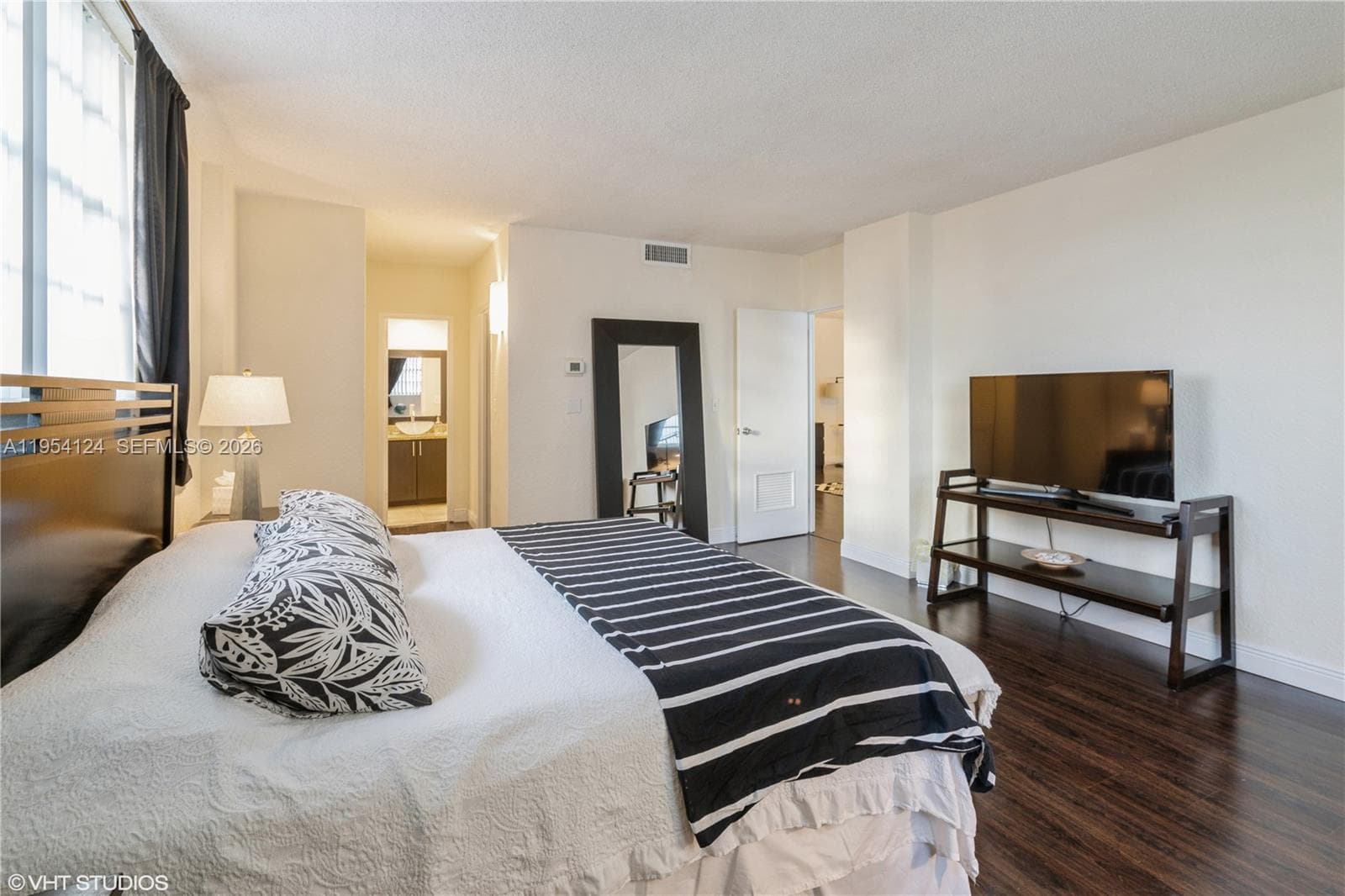 4001 Ocean Dr 3