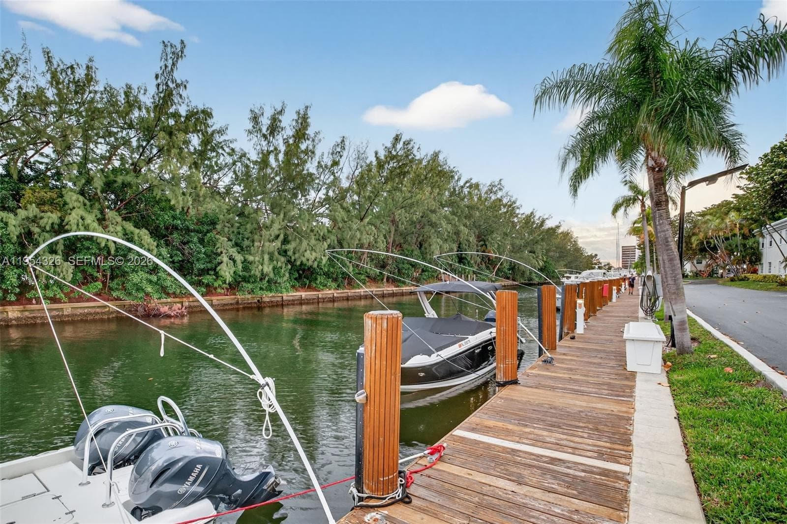6471 Bay Club Dr 3 photo 3