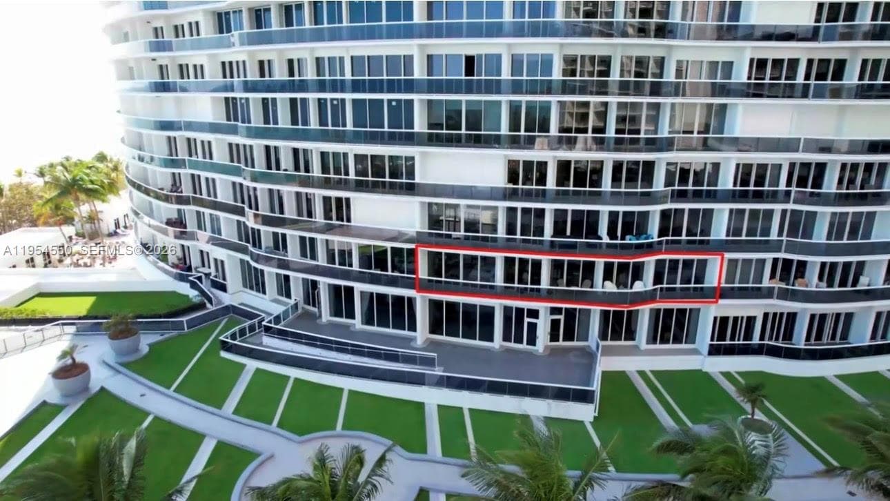 9601 Collins Ave 3