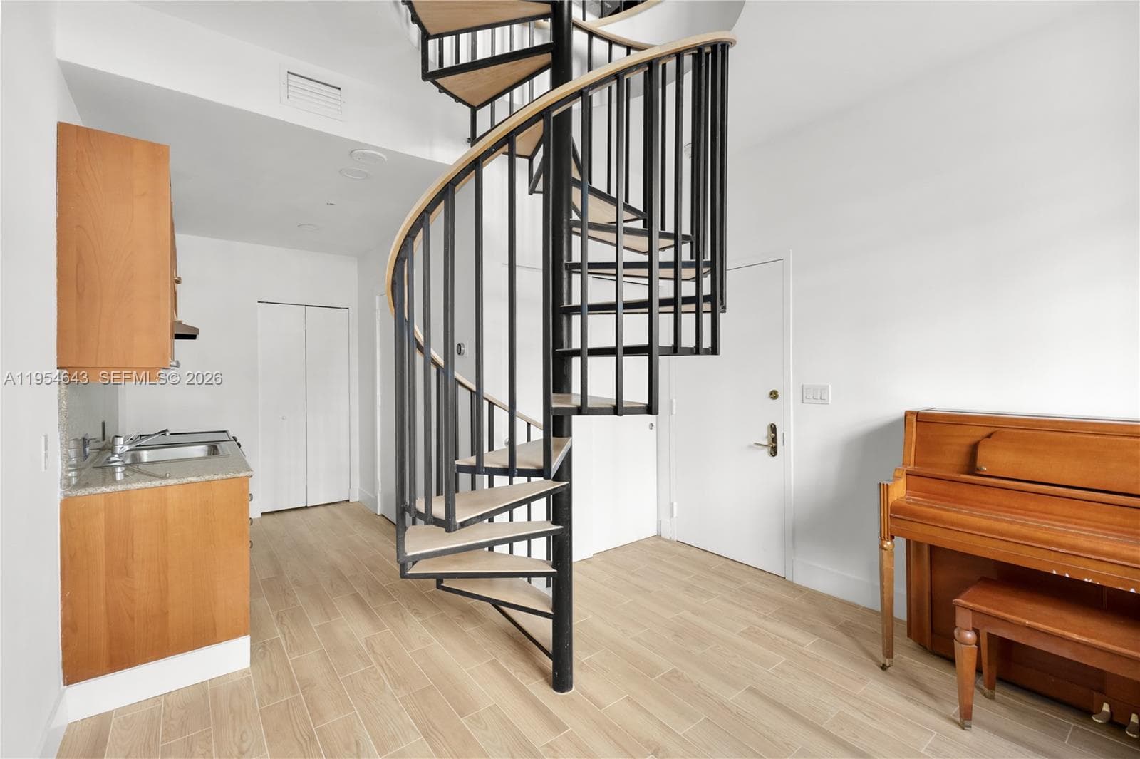 20165 NE 39th Pl 303 & 204 photo 14