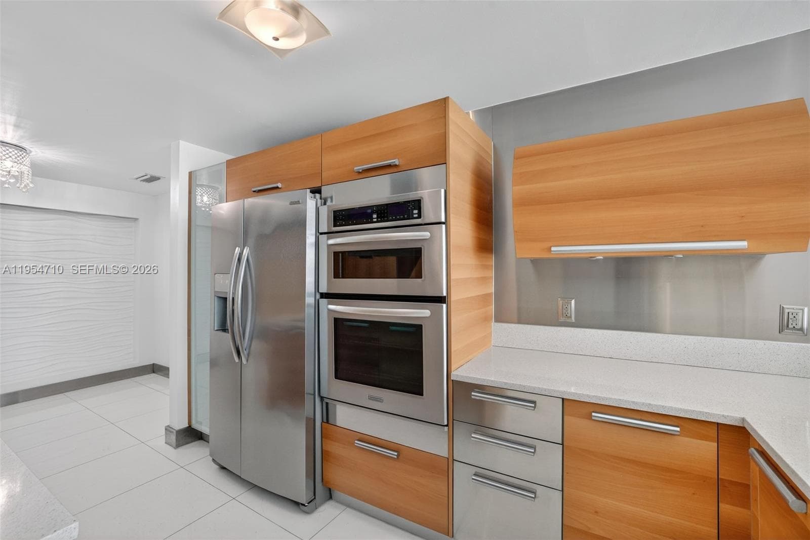 2950 NE 188th St 302 photo 18