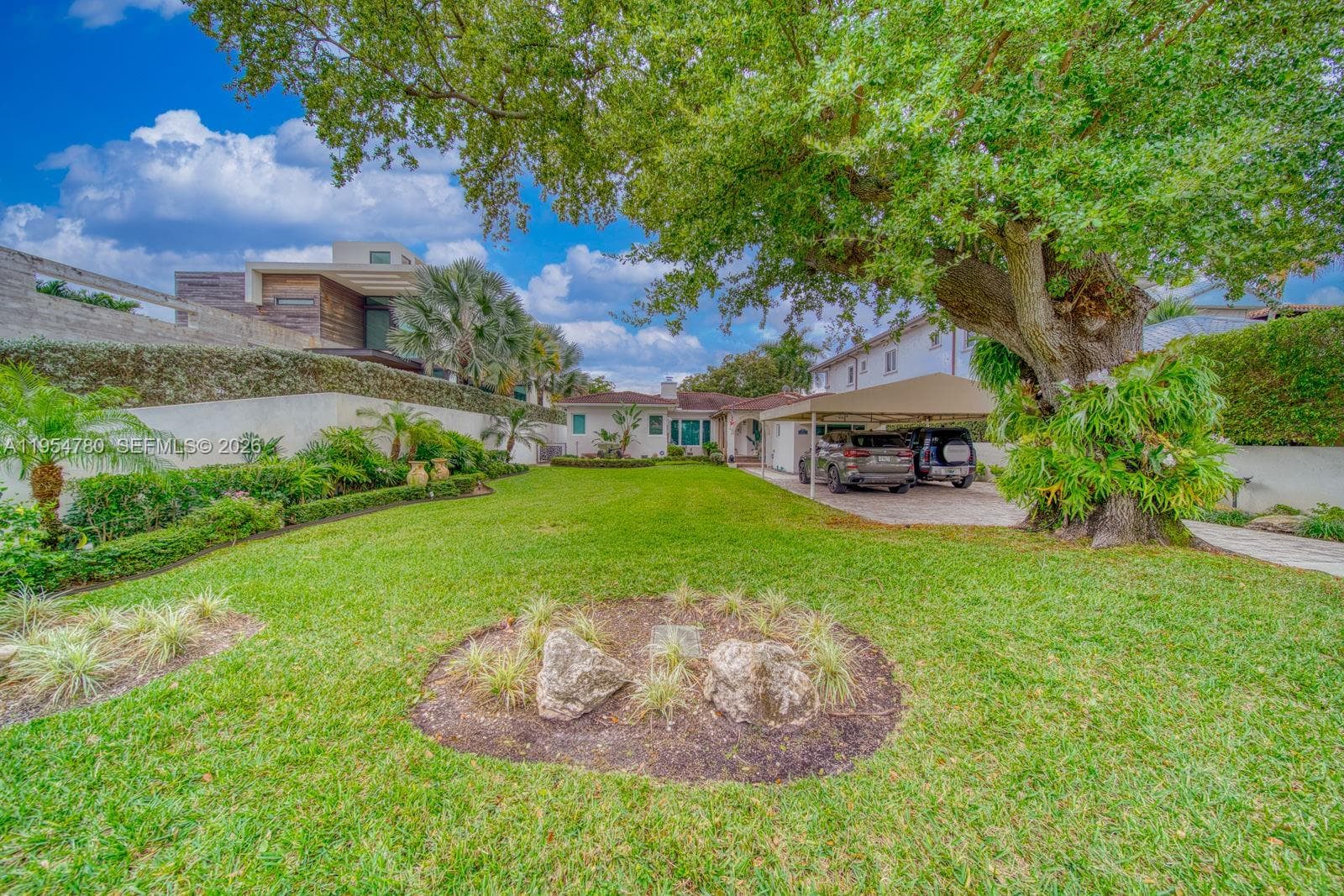 170 Hibiscus Dr photo 9