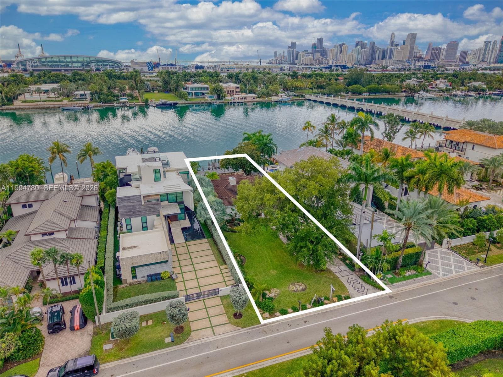 170 Hibiscus Dr 4