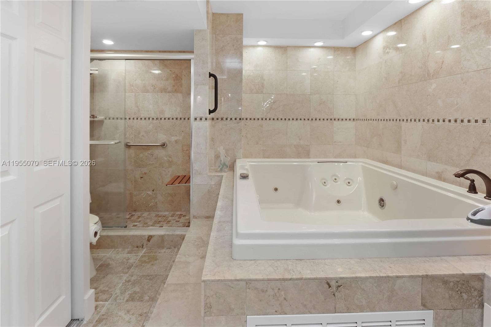 2030 Ocean Dr 727 photo 16