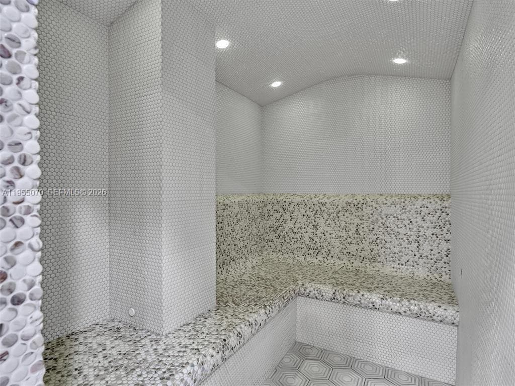 2030 Ocean Dr 727 photo 22