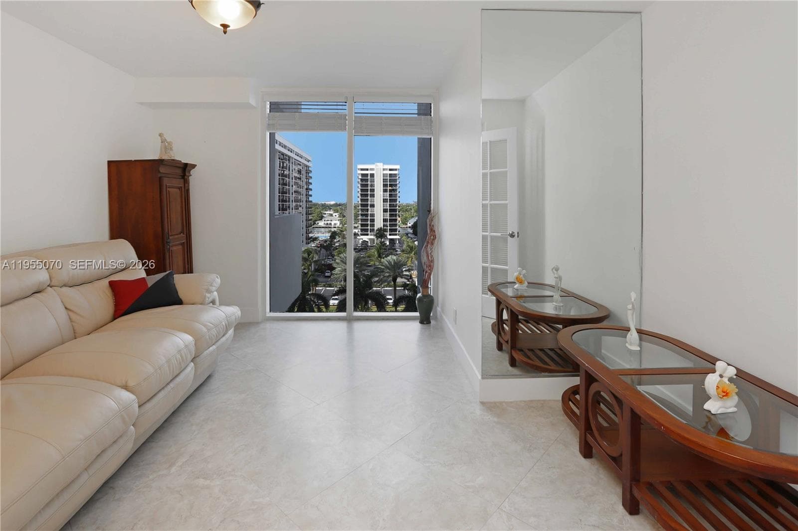 2030 Ocean Dr 727 photo 11