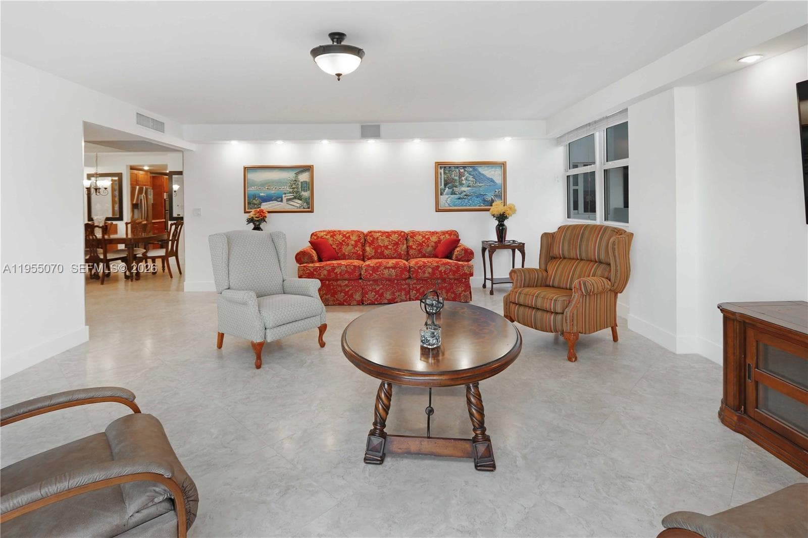 2030 Ocean Dr 727 photo 8