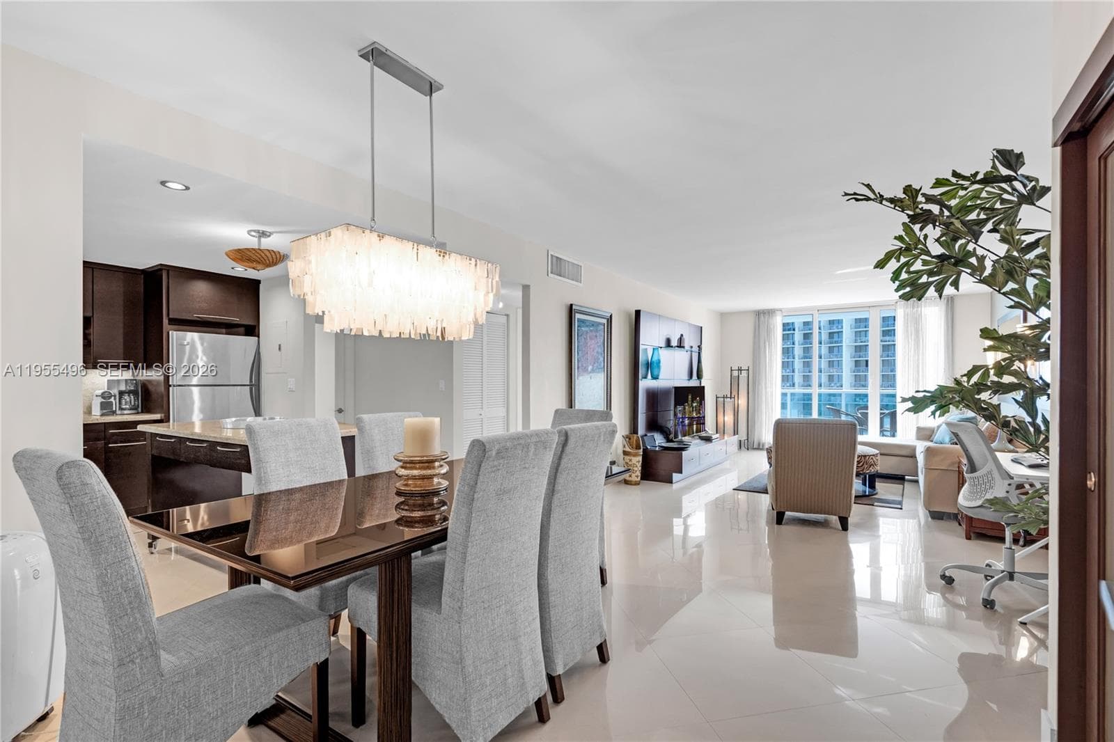 2301 Collins Ave 1006 photo 3