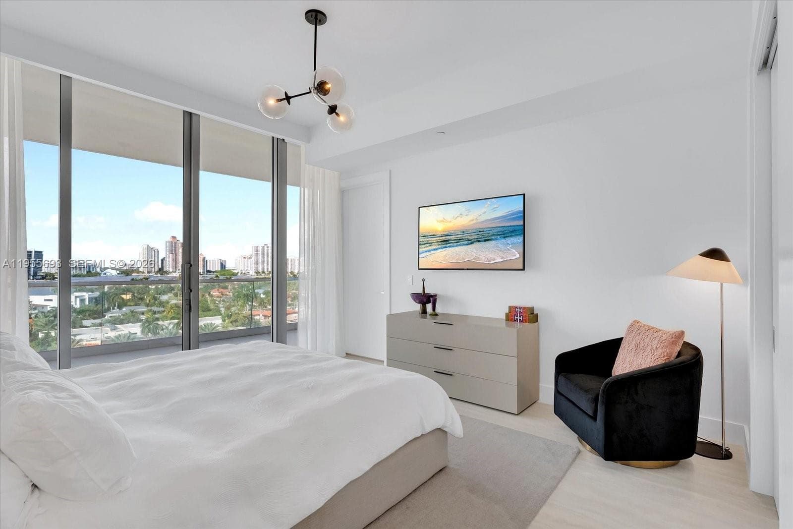 18501 Collins Ave 704 photo 23