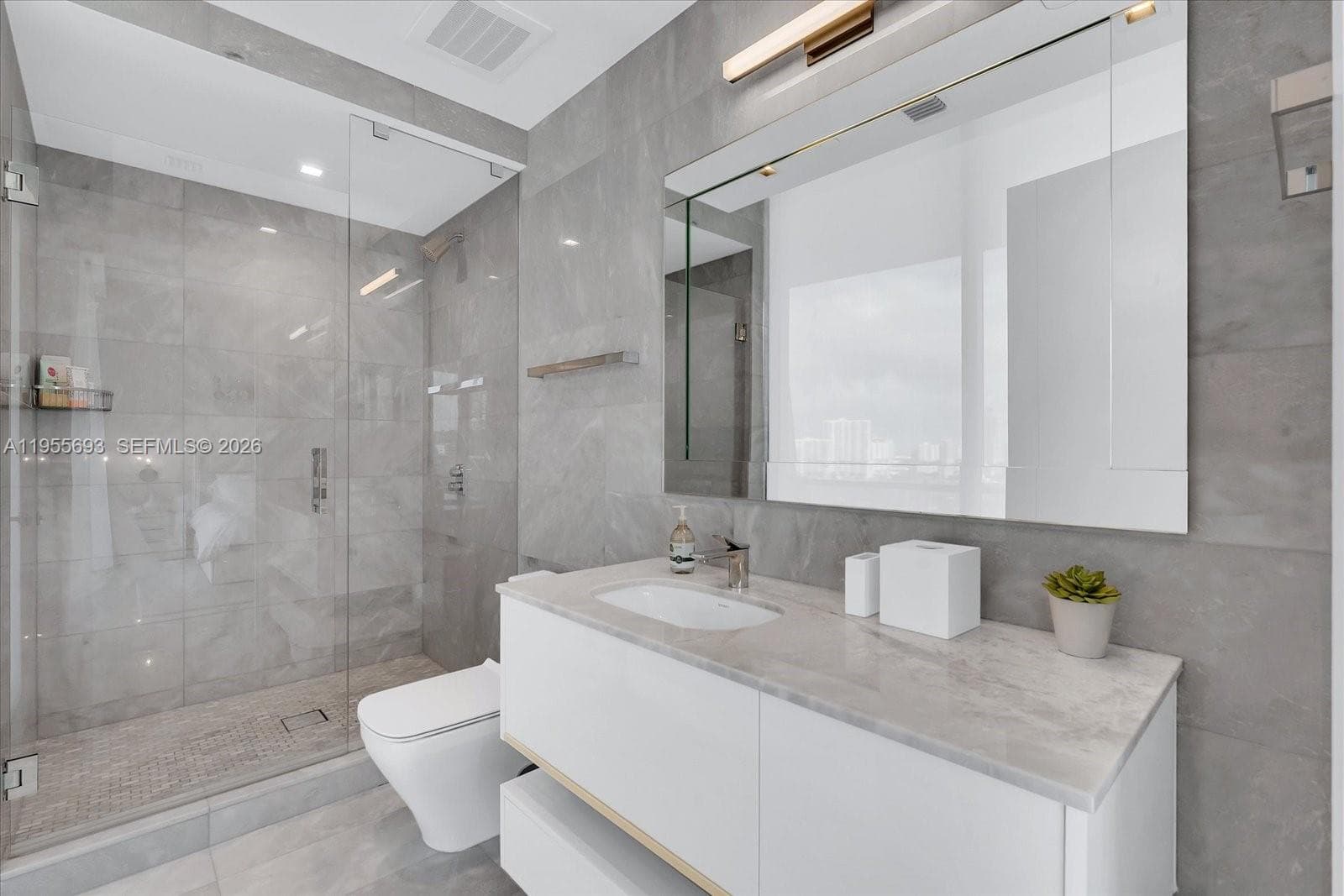 18501 Collins Ave 704 photo 25