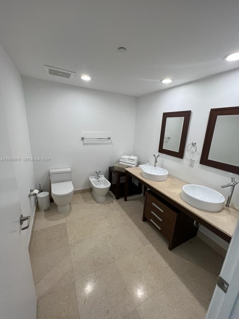 495 Brickell Ave 3208 photo 10