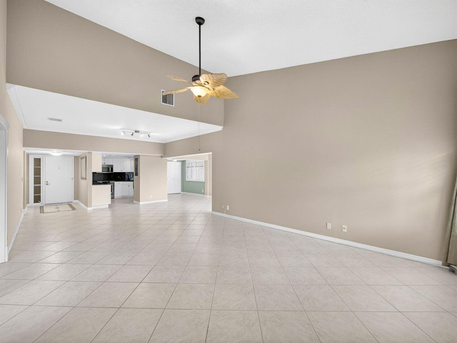 1660 Twelve Oaks Way #303 3