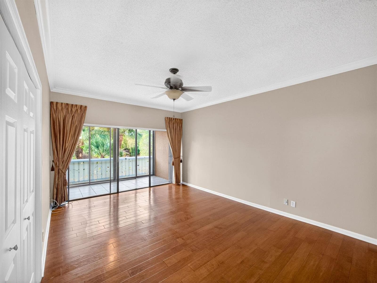 1660 Twelve Oaks Way #303 5