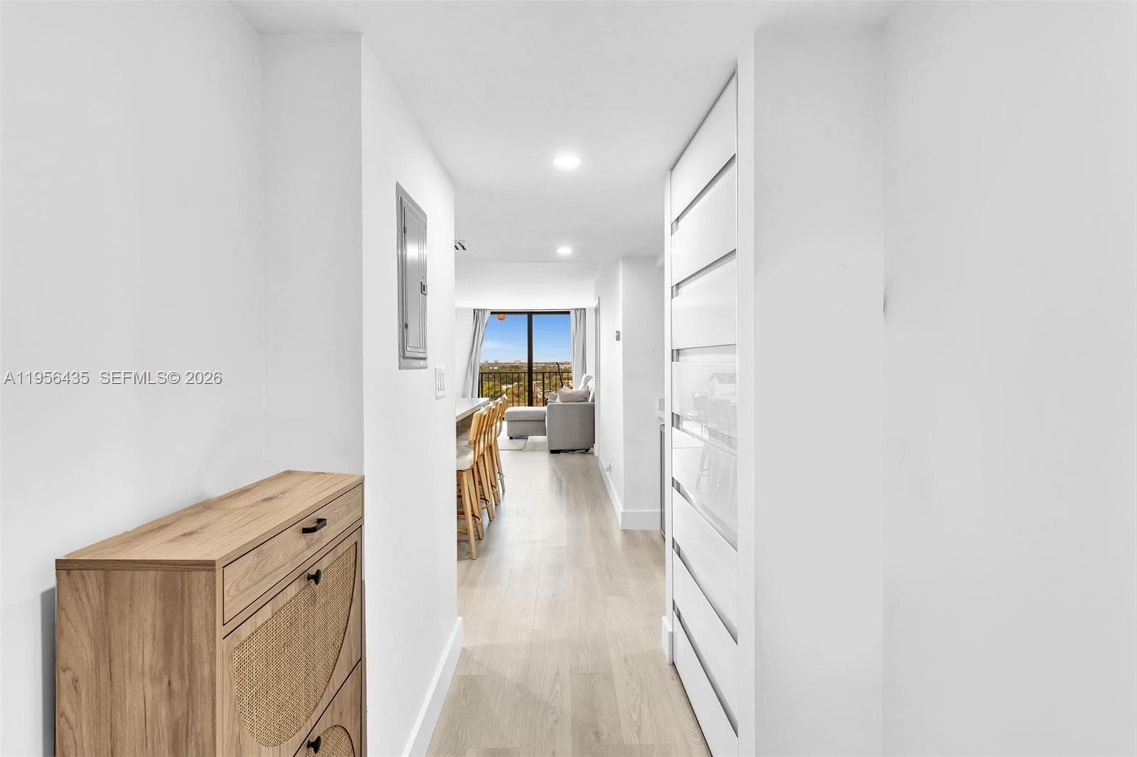 2625 Collins Ave 1109 photo 3