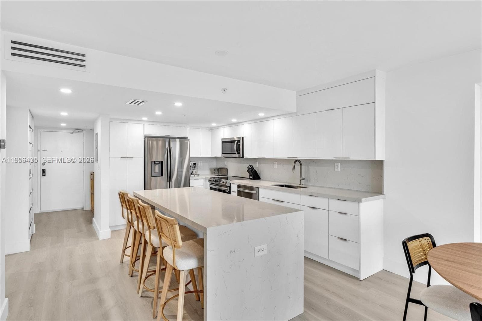 2625 Collins Ave 1109 photo 5