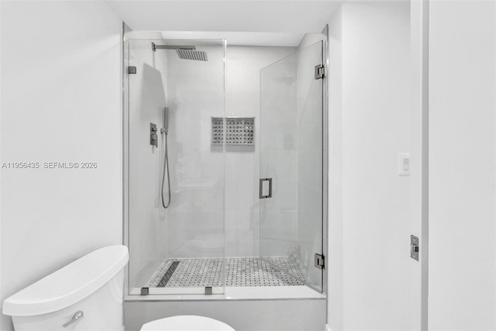 2625 Collins Ave 1109 photo 9