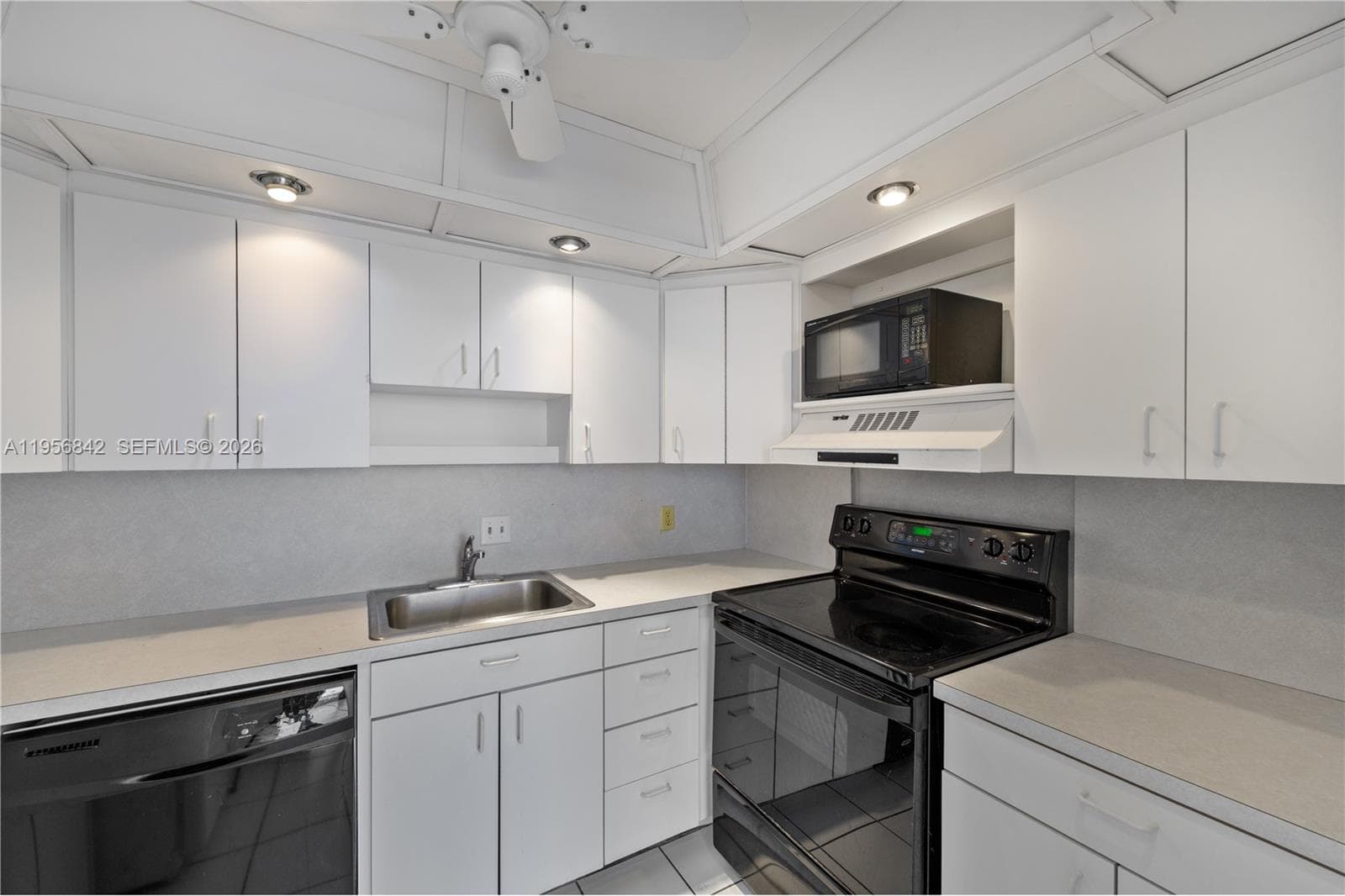2000 Coco Plum Dr 5