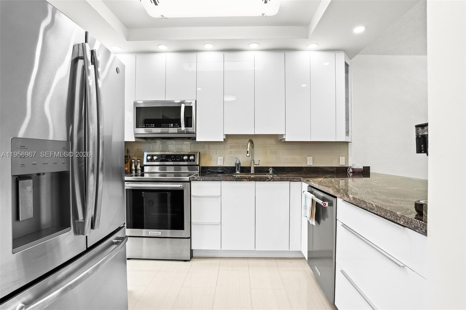 2500 Diana Dr 104 photo 9