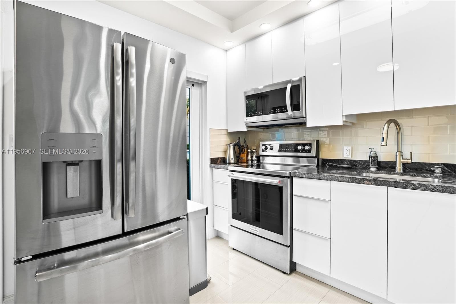 2500 Diana Dr 104 photo 8
