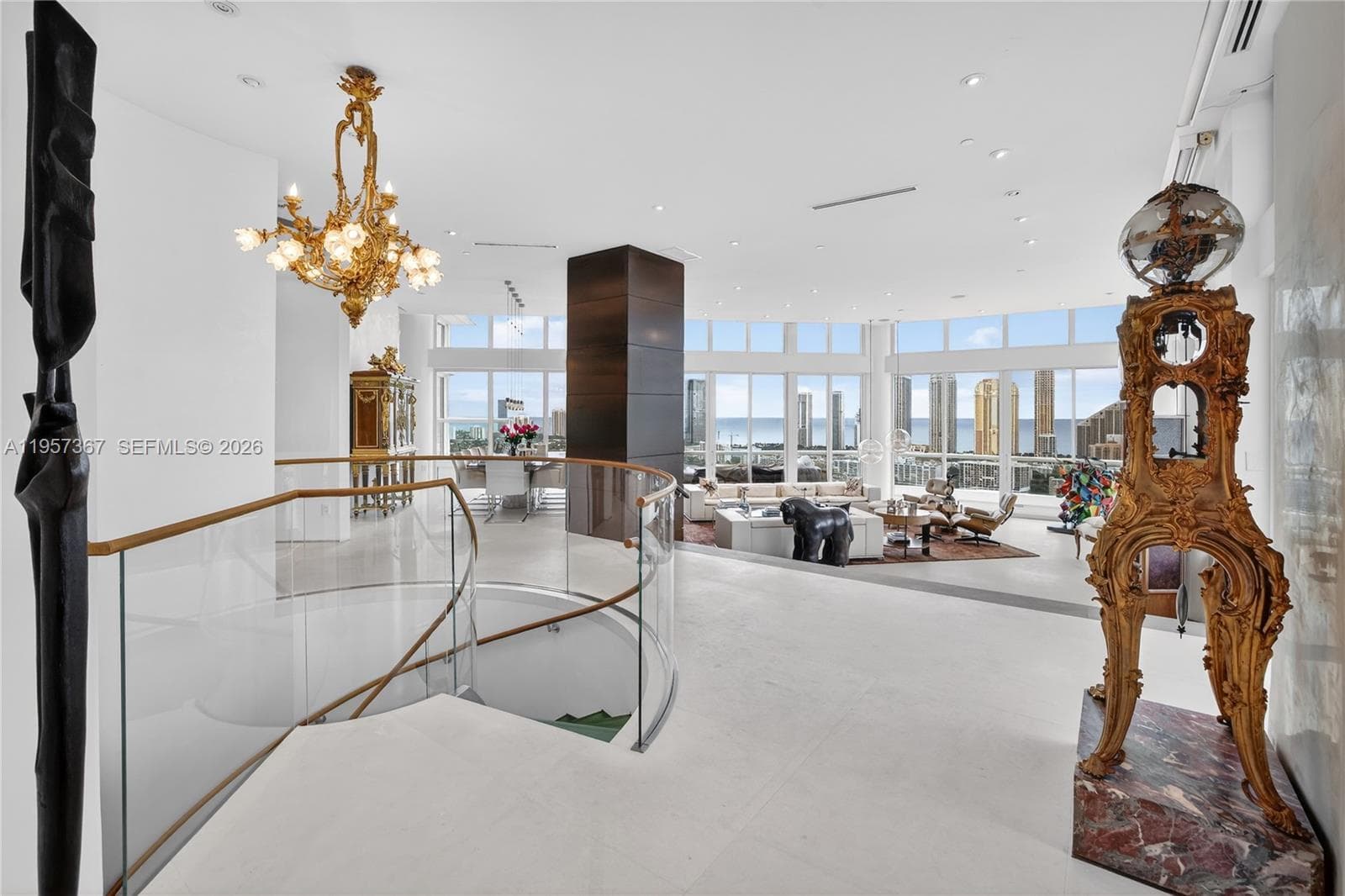 2600 Island Blvd 4