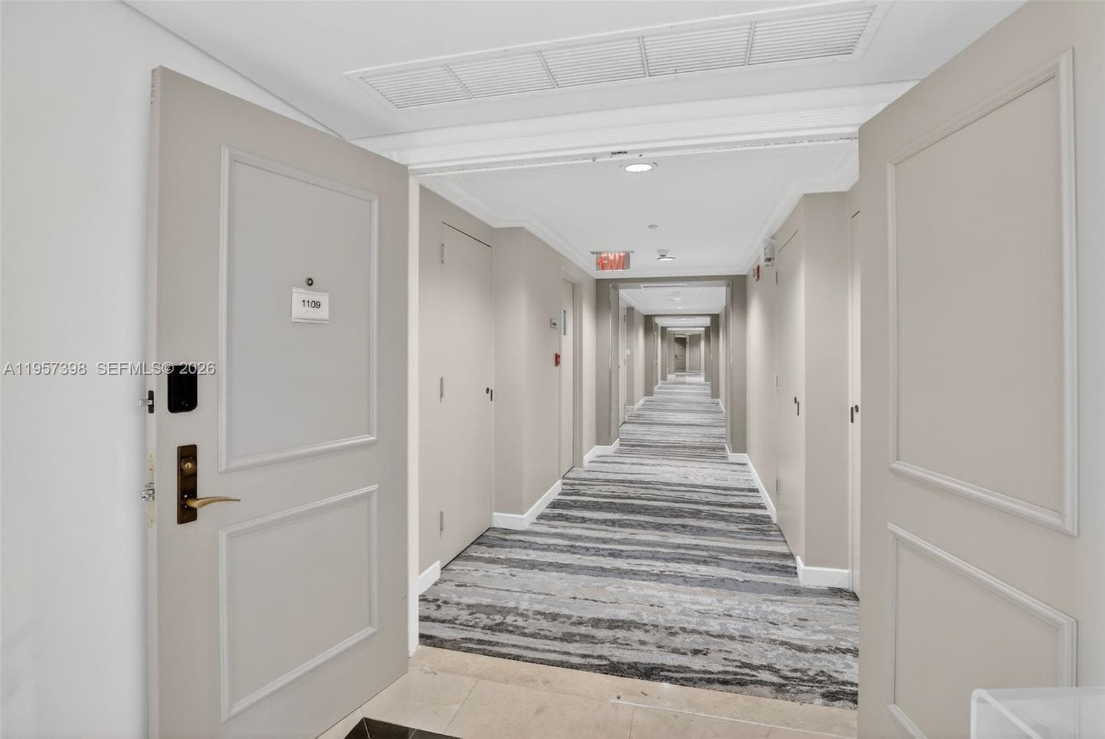 7000 Island Blvd 1109 photo 2