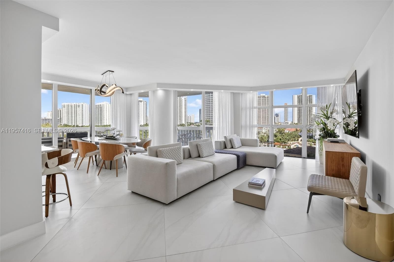 1000 W Island Blvd 1009 photo 1