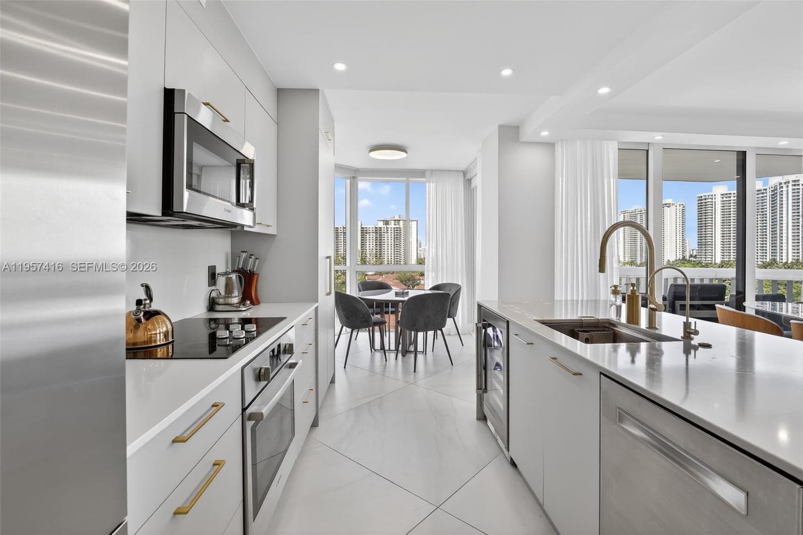 1000 W Island Blvd 1009 photo 10