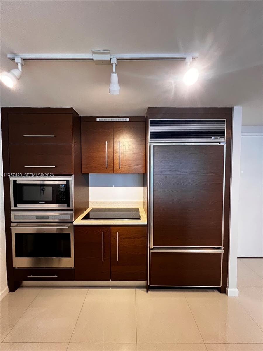 475 Brickell Ave 4511 photo 18