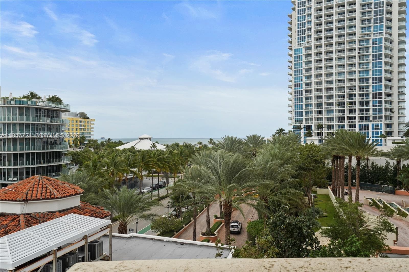 300 S Pointe Dr 605 photo 18