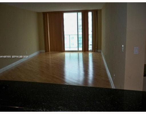 19390 Collins Ave 1220 photo 2