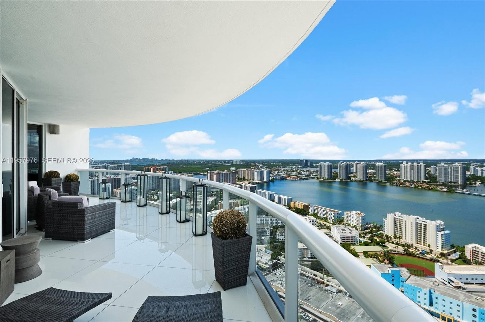 18201 Collins Ave 1