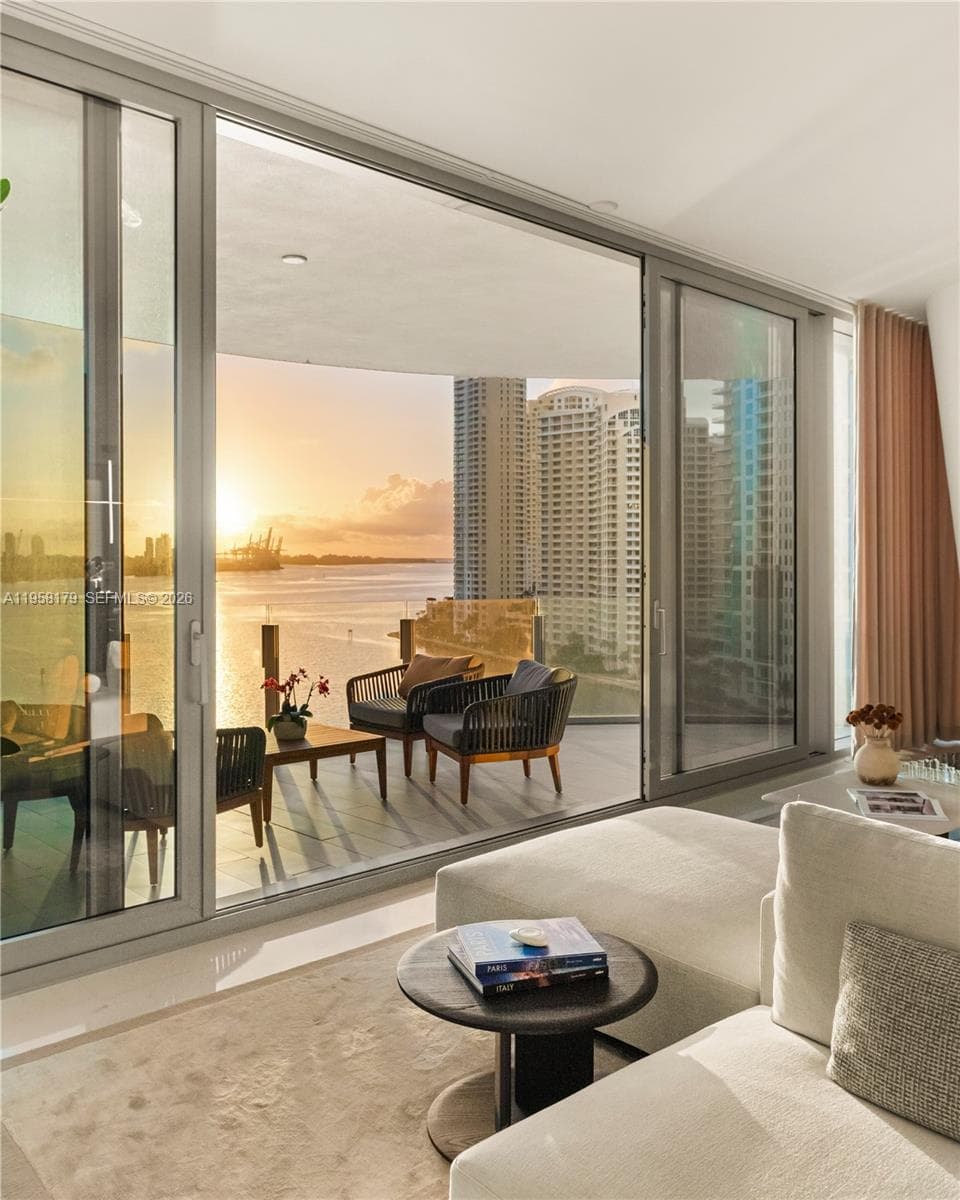 300 Biscayne Bvld Way 3
