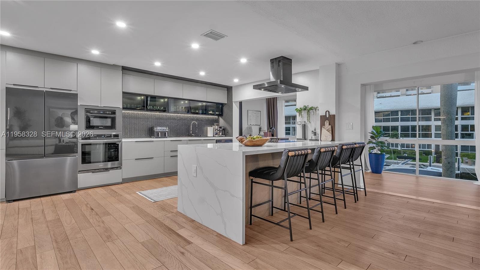 3051 47th Ct 207 photo 9