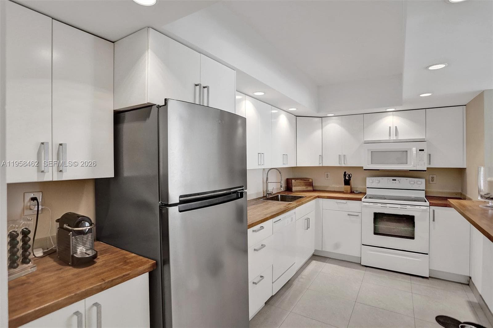 19390 Collins Ave 302A photo 6