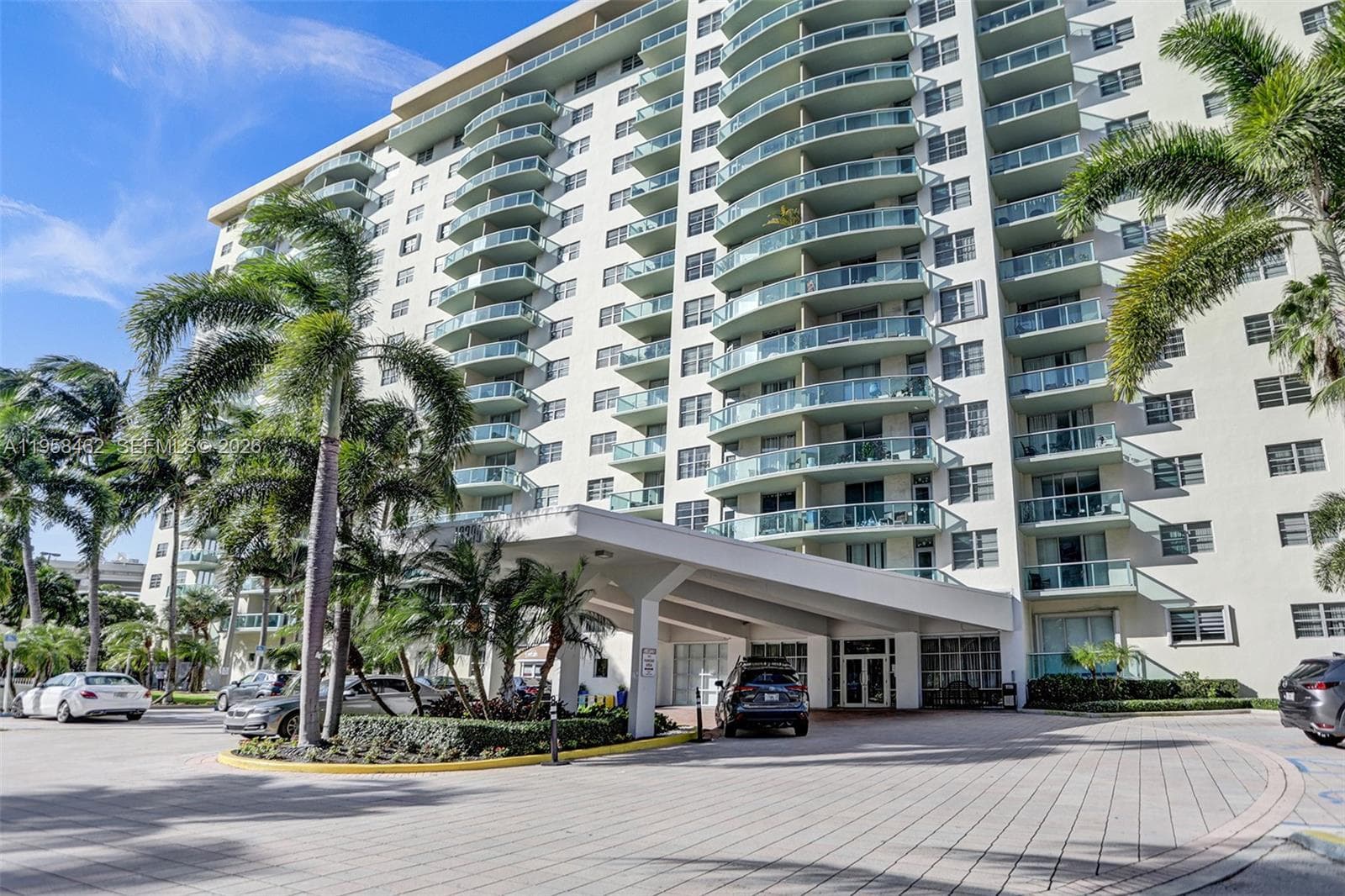 19390 Collins Ave 302A photo 4