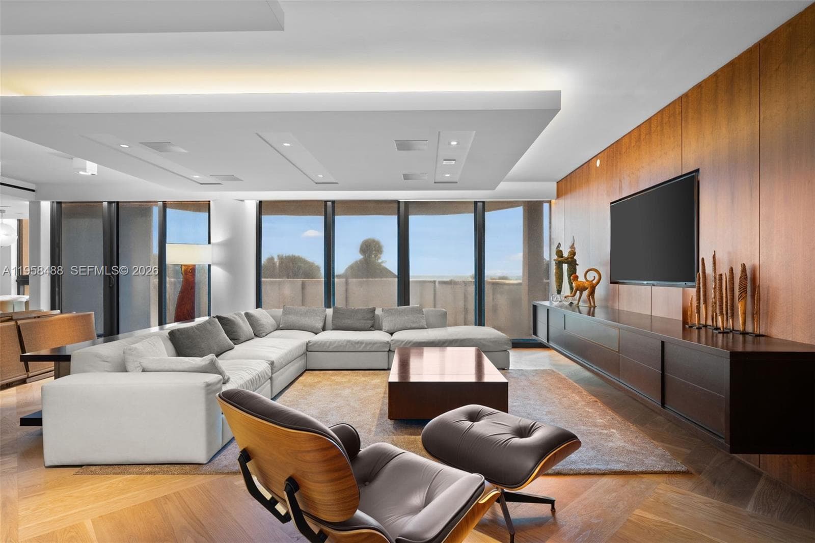 9999 Collins Ave 5