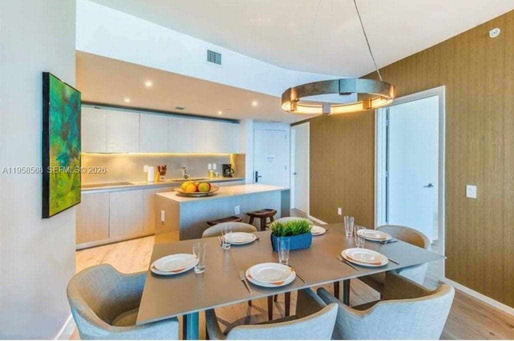 4111 Ocean Dr 5