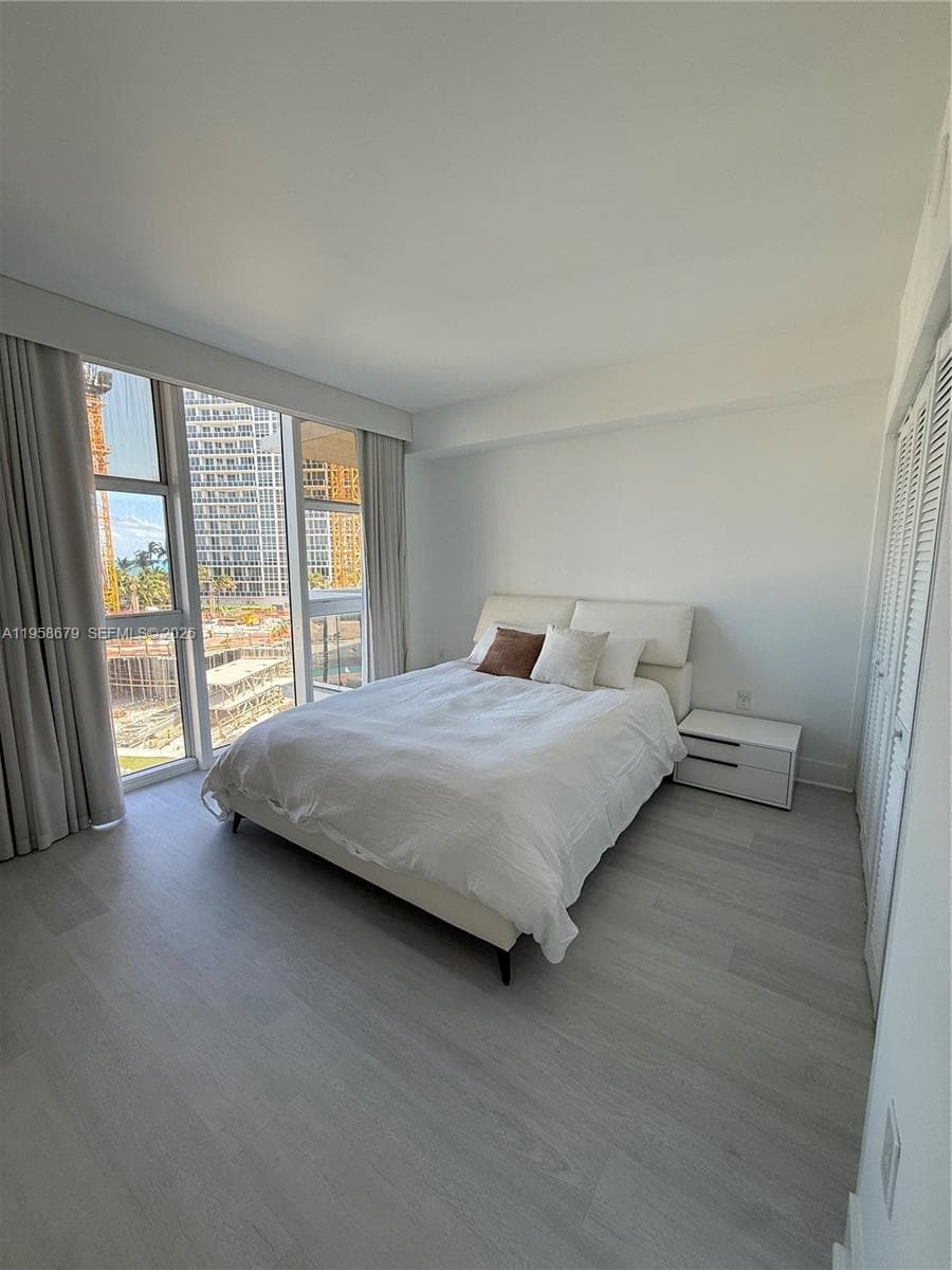 10275 Collins Ave 420 photo 7