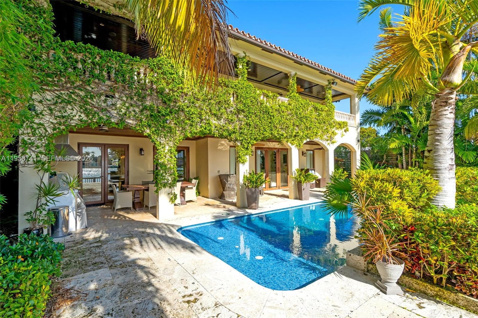 1398 Bay Dr 3