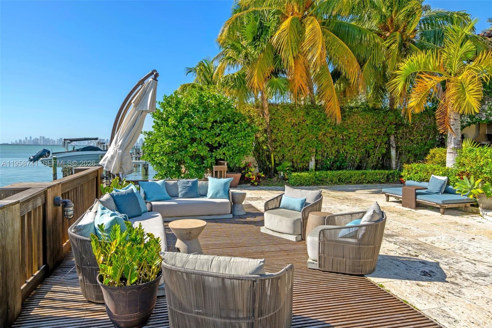 1398 Bay Dr 5